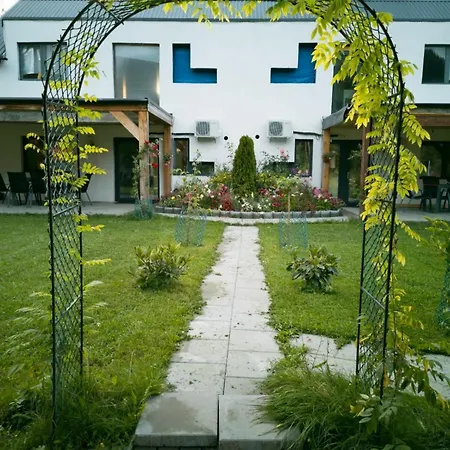 Cedar Crest Aparthotel Risnov