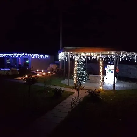 Cedar Crest Risnov